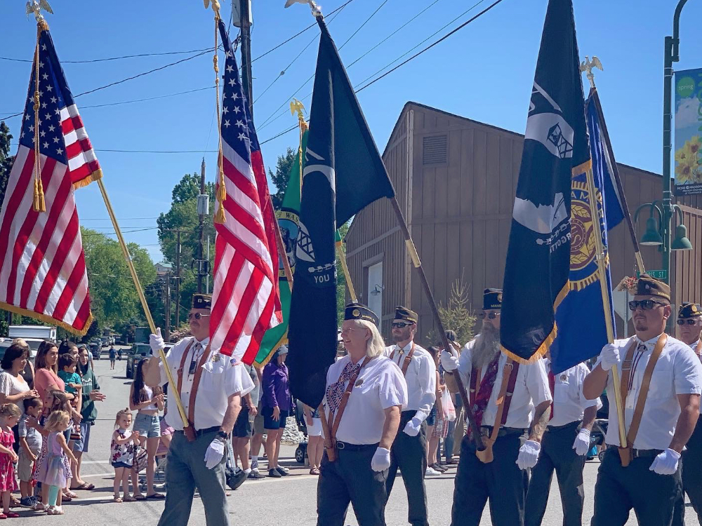 Manson_Parade Flags