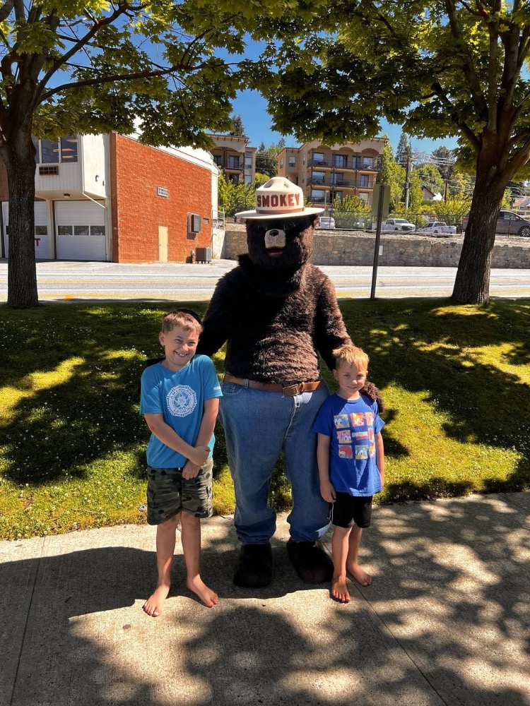 Smokey Bear Visits Manson Library - Lake Chelan News and Information